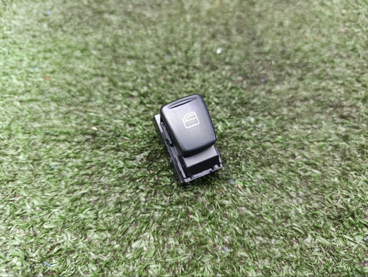 Кнопка стеклоподъемника Fortwo BRABUS 2011 W451 M132.930
