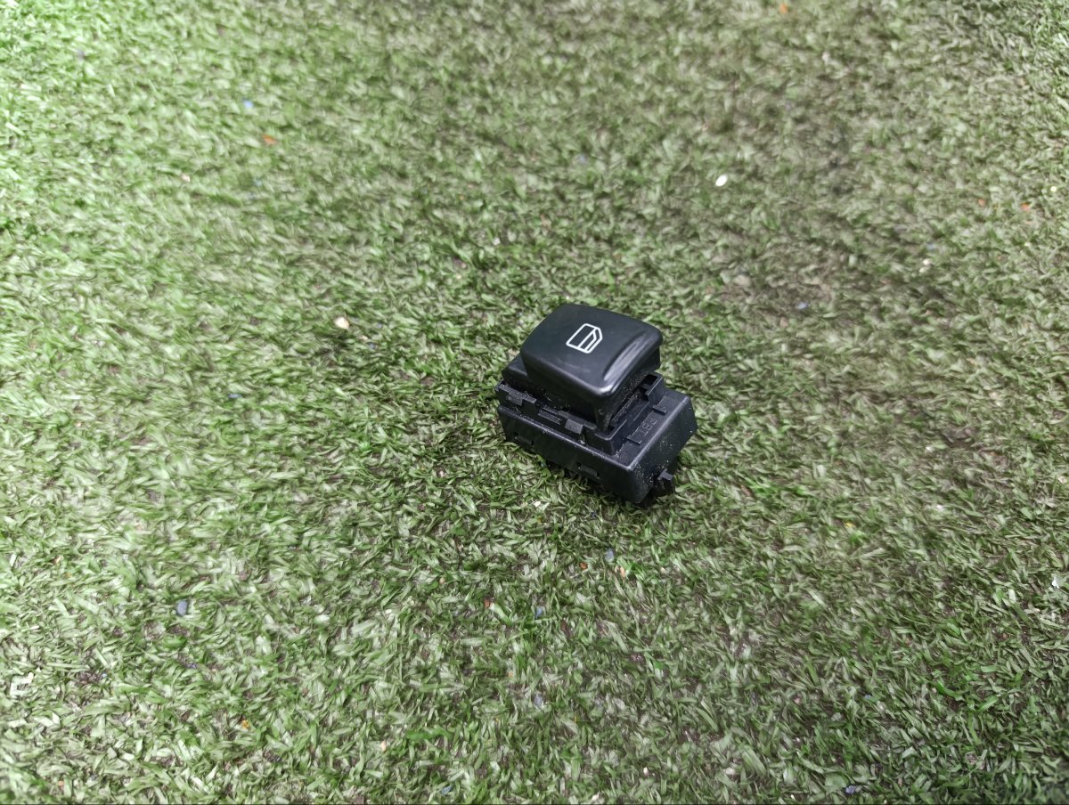 Кнопка стеклоподъемника Smart Fortwo BRABUS W451 M132.930