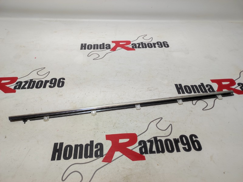Молдинг на дверь передний правый Honda Accord 2011 8 CU1 R20A3 72410TL0003 контрактная