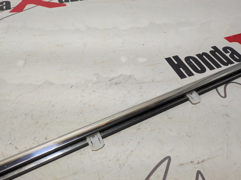 Молдинг на дверь передний правый Honda Accord 8 CU1 R20A3