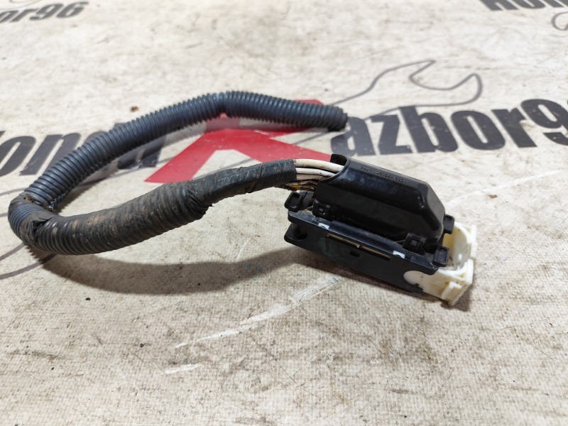 Фишка RAV4 2007 XA30 1AZ-FE