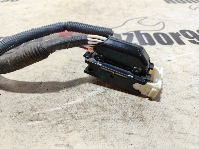 Фишка RAV4 2007 XA30 1AZ-FE