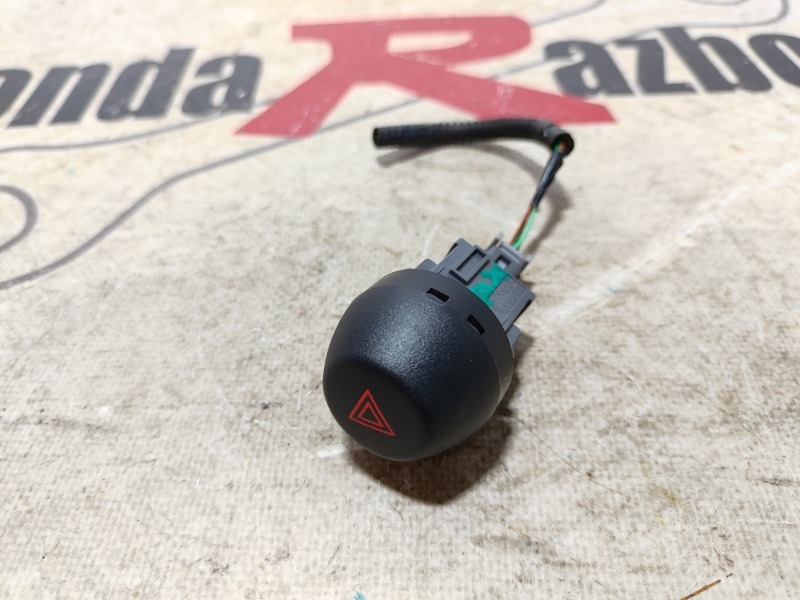 Кнопка аварийной сигнализации Toyota RAV4 XA30 1AZ-FE