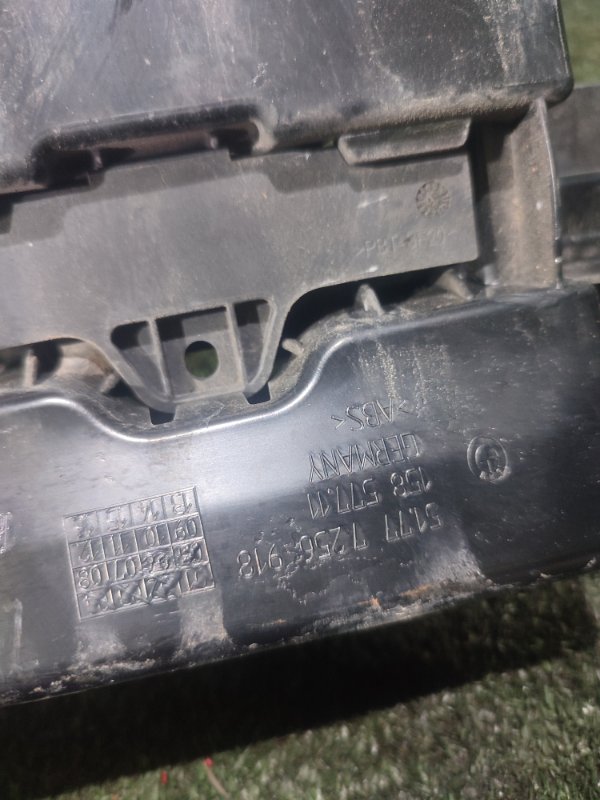 Кронштейн порога правый 3 F30