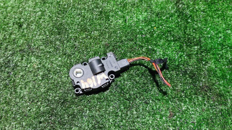 Моторчик заслонки печки Mercedes M-Class ML W164 A1648202042 контрактная