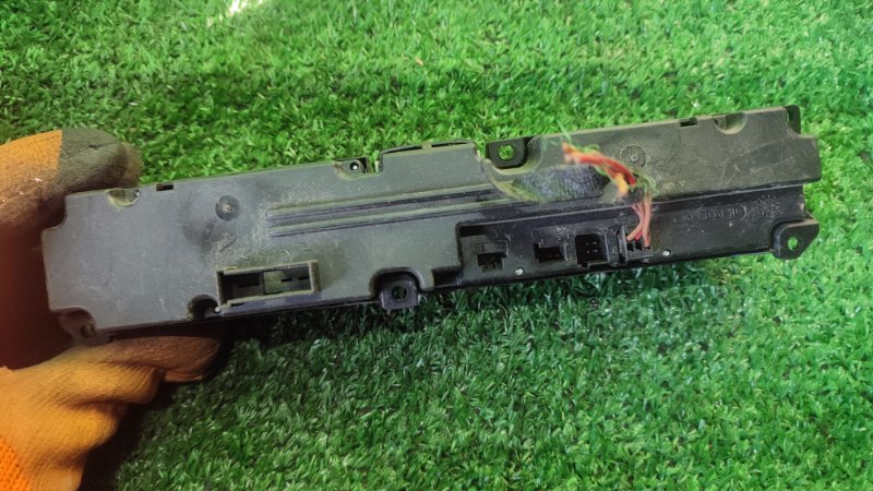 Блок кнопок на центральной консоли C-Class W203 Блок кнопок на центральной консоли C-Class W203