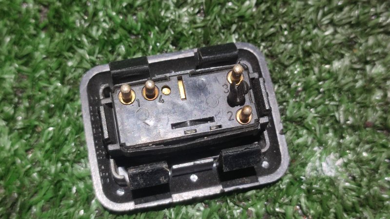 Кнопка стеклоподъемника Mercedes C-Class W202 Кнопка стеклоподъемника Mercedes C-Class W202