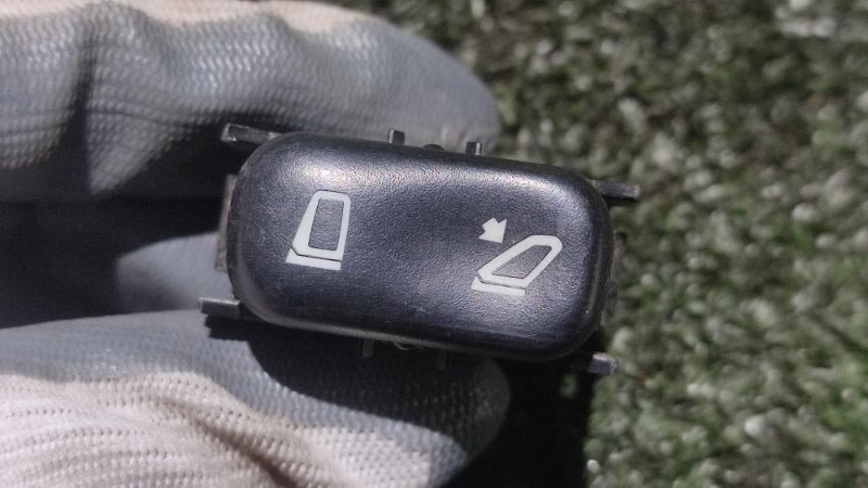 Кнопка регулировки зеркал Mercedes E-Class W210 A2108202010 контрактная