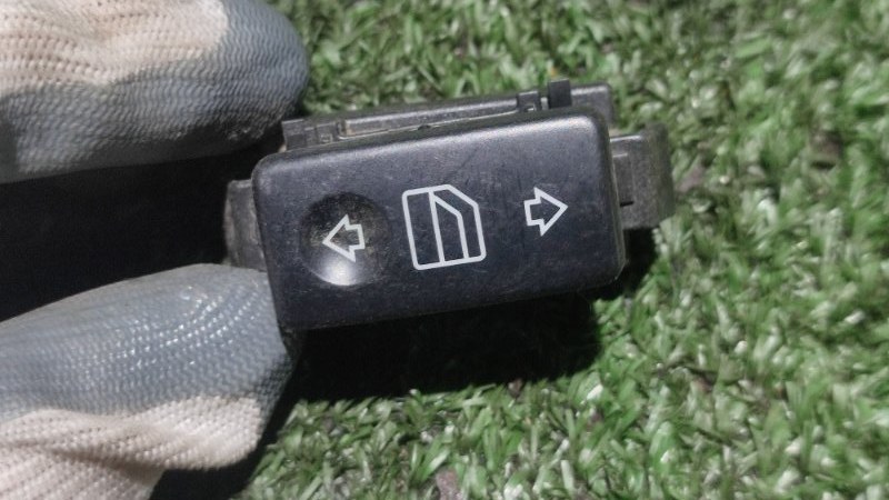 Кнопка стеклоподъемника Mercedes S-Class W220 A2208213379 контрактная