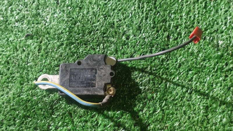 Усилитель антенны Mercedes S-Class W220 A2208201489 контрактная