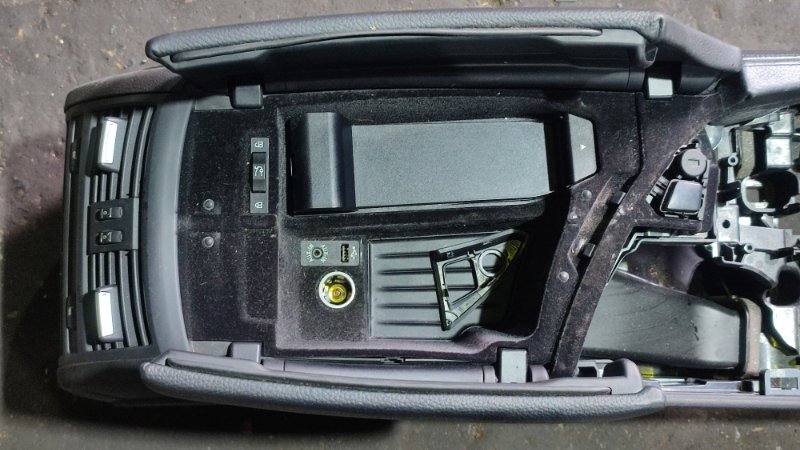 Подлокотник BMW 5 F10