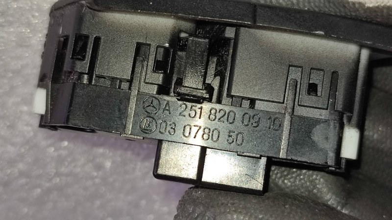 Кнопка центрального замка левая GL-Class 2010 X164 M273.923