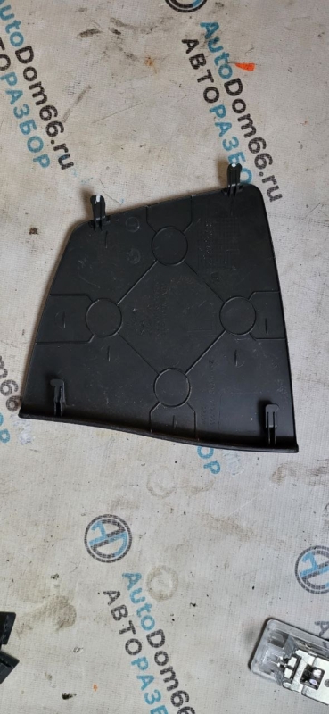 Обшивка двери багажника левая X1 2016 F48 B46A20B