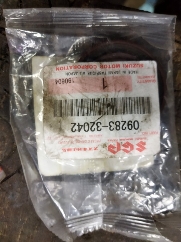 Сальник suzuki escudo TA01R g16 09283-32042 новая