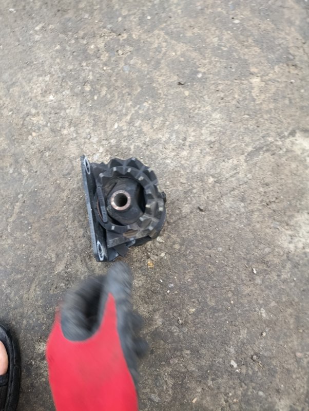 Подушка АКПП Hiace 2011 TRH221 2TR