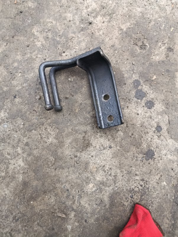 Крепление глушителя Isuzu Bighorn ubs69 4jg2