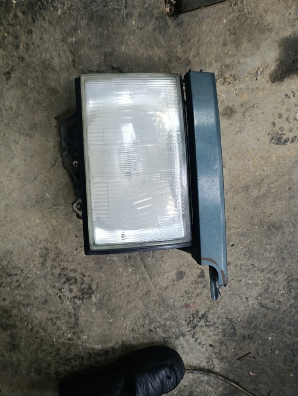 Фара левая Isuzu Bighorn ubs69 4jg2 контрактная