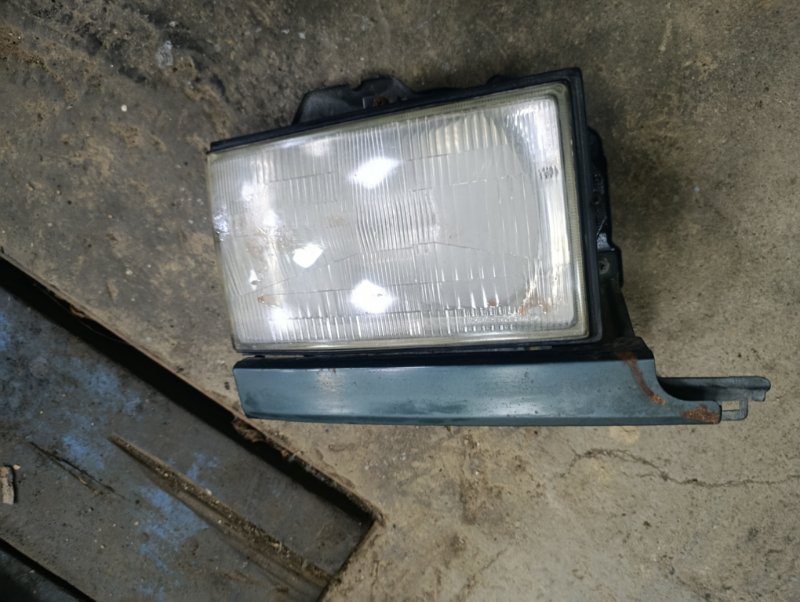 Фара правая Isuzu Bighorn ubs69 4jg2 контрактная