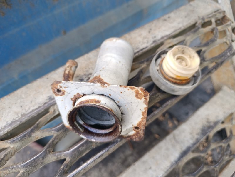 Запчасть горловина бака Isuzu Bighorn ubs69 4jg2 контрактная Горловина бака Isuzu Bighorn ubs69 4jg2 контрактная