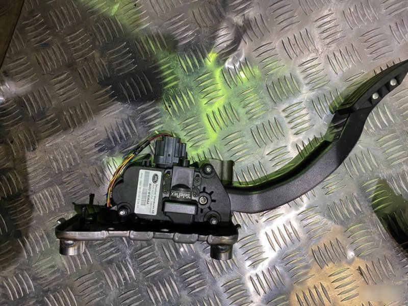 Запчасть педаль газа Land Rover Range Rover Sport 2007 L320 276DT 8H229f836AA Б/У Педаль газа Land Rover Range Rover Sport 2007 L320 276DT 8H229f836AA Б/У