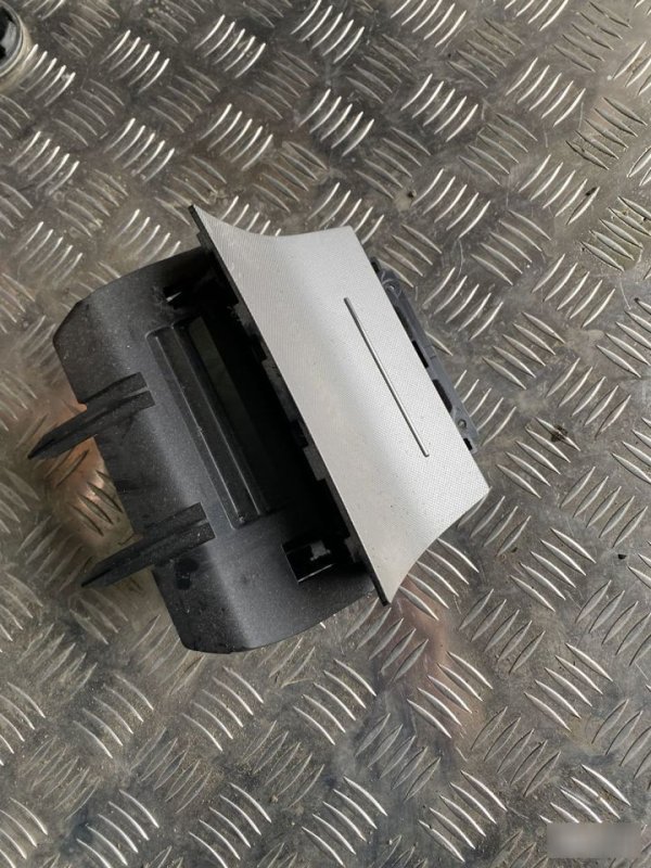 Запчасть пепельница Mazda 6 2008 GH L8 GDK1-64-360B Б/У Пепельница Mazda 6 2008 GH L8 GDK1-64-360B Б/У