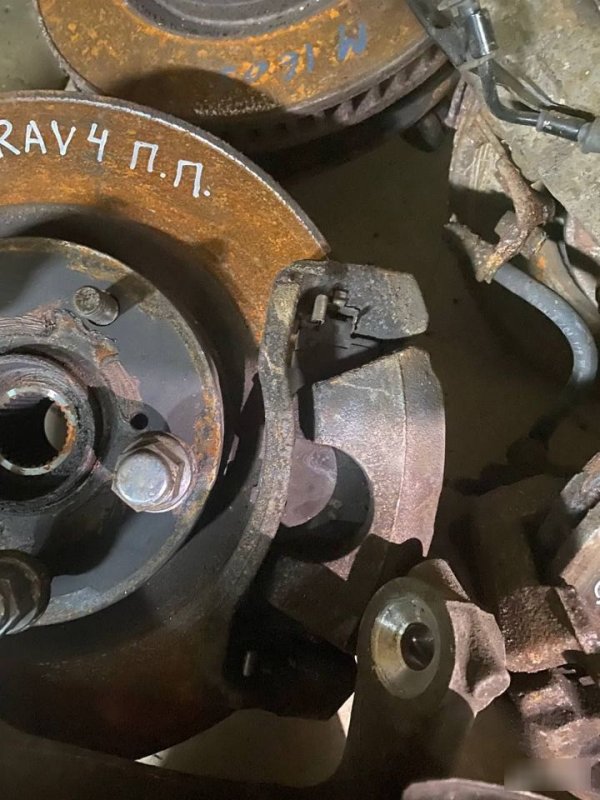 Запчасть суппорт тормозной передний правый Toyota RAV4 2010 XA30 1az-fe 47750-42091 Б/У Суппорт тормозной передний правый Toyota RAV4 2010 XA30 1az-fe 47750-42091 Б/У