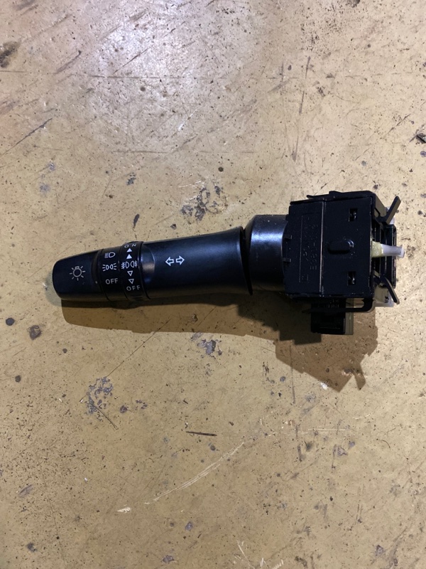 Переключатель поворотников Mitsubishi L 200 2013 KB4T 4D56 E380013 контрактная
