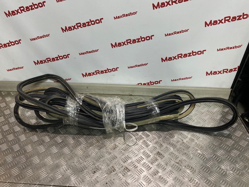 Запчасть уплотнитель дверного проёма задний правый Infiniti FX 37 2009 S51 VQ37VHR 769221CA0A контрактная Уплотнитель дверного проёма задний правый Infiniti FX 37 2009 S51 VQ37VHR 769221CA0A контрактная