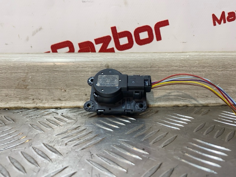 Запчасть привод заслонки печки Mitsubishi L200 KK1T 4N15 0403166a Б/У Привод заслонки печки Mitsubishi L200 KK1T 4N15 0403166a Б/У