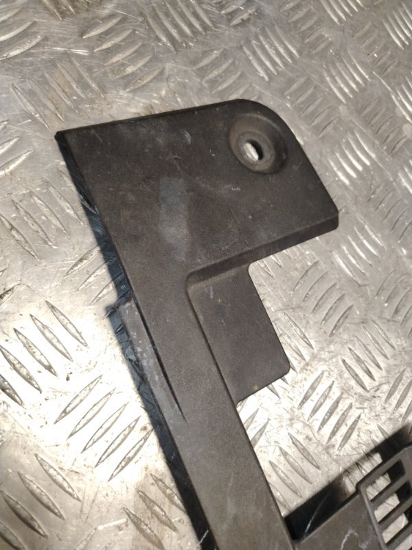 Накладка замка капота Mazda CX-5 KE SHY1 Накладка замка капота Mazda CX-5 KE SHY1
