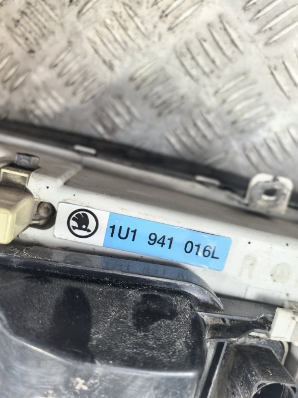 Фара правая Octavia A4 2007 1U2 AGU
