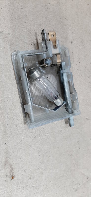 Плафон подсветки багажника E-Class 1992 S124 M102.982