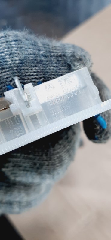 Плафон подсветки багажника Mercedes-Benz E-Class S124 M102.982