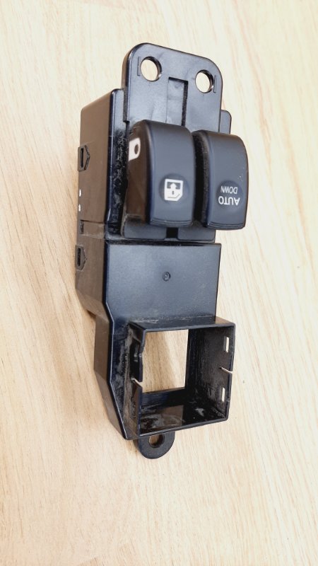 Запчасть блок управления стеклами передний левый Sollers Atlant 2022-2024 3746100W5000 Б/У Блок управления стеклами передний левый Sollers Atlant 2022-2024 3746100W5000 Б/У