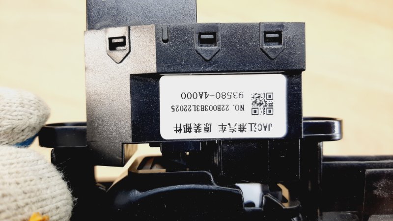 Кнопка стеклоподъемника передняя правая Atlant 2022-2024 Кнопка стеклоподъемника передняя правая Atlant 2022-2024