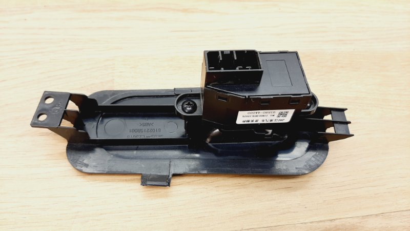 Кнопка стеклоподъемника передняя правая Atlant 2022-2024 Кнопка стеклоподъемника передняя правая Atlant 2022-2024