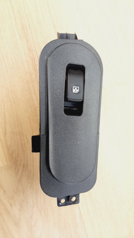 Запчасть кнопка стеклоподъемника передняя правая Sollers Atlant 2022-2024 935804A000 Б/У Кнопка стеклоподъемника передняя правая Sollers Atlant 2022-2024 935804A000 Б/У