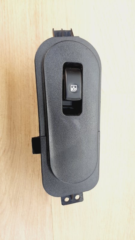 Кнопка стеклоподъемника передняя правая Sollers Atlant  2022-2024 935804A000 Б/У