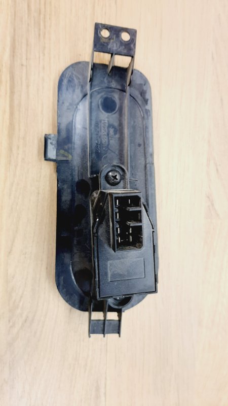 Кнопка стеклоподъемника передняя правая Atlant  2022-2024