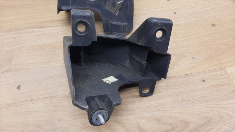 Кронштейн бампера задний правый Citroen C4 LC Кронштейн бампера задний правый Citroen C4 LC