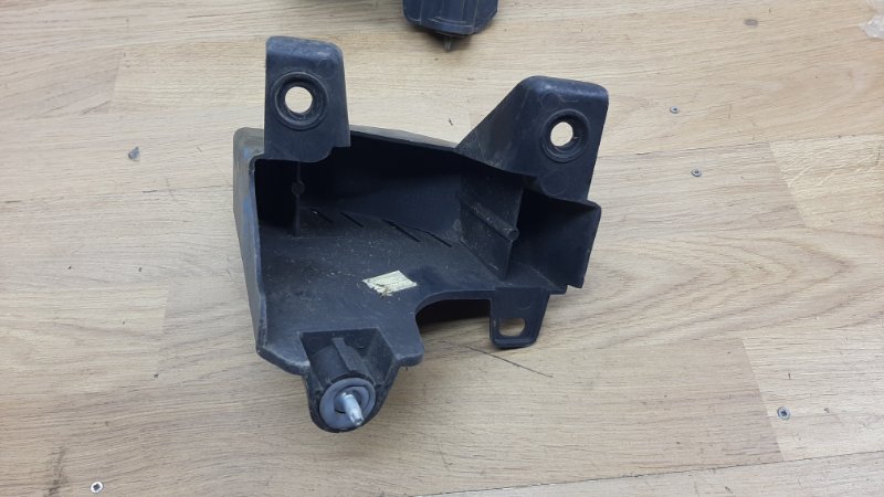 Кронштейн бампера задний правый C4 2007 LC Кронштейн бампера задний правый C4 2007 LC