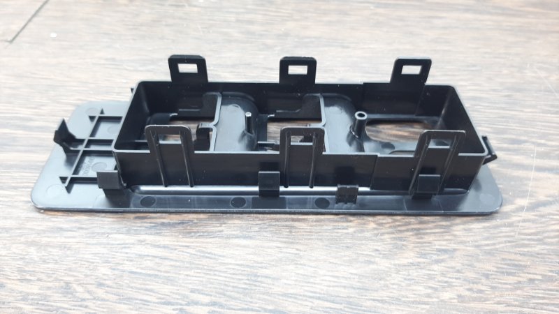 Накладка блока управления стеклоподъемниками S3 2016-2023