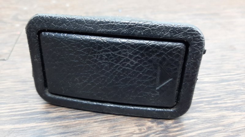 Запчасть пепельница задняя Opel Vectra 1998 B 90508571 Б/У Пепельница задняя Opel Vectra 1998 B 90508571 Б/У