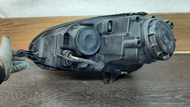 Фара передняя правая Volkswagen Golf 5