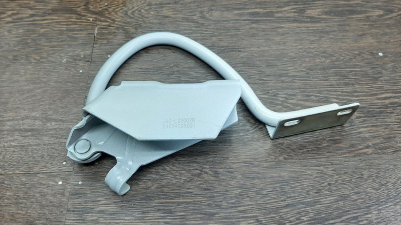 Запчасть петля капота правая Sollers Atlant 2020-2025 8402400R001 Б/У Петля капота правая Sollers Atlant 2020-2025 8402400R001 Б/У