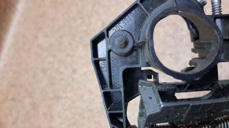 Кронштейн ручки двери Passat 2005-2010 B6 Кронштейн ручки двери Passat 2005-2010 B6