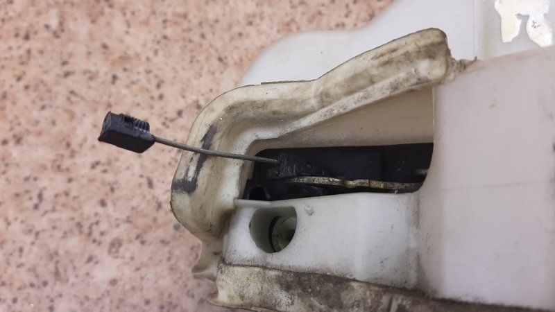 Замок двери передний правый Touareg 2003-2010