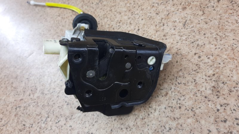 Замок двери передний левый Audi A4 B7