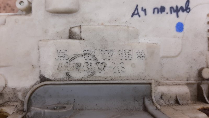 Замок двери передний правый Audi A4 B7