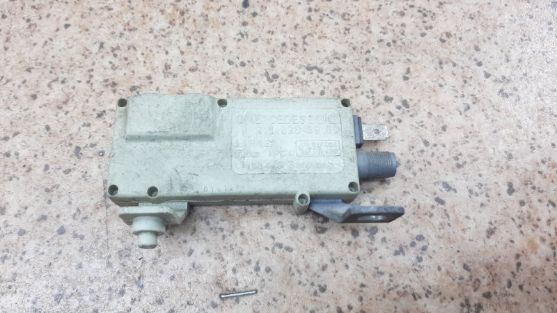 Усилитель антенны Mercedes-Benz E-Class 1995-2003 W210 A2108203989 Б/У